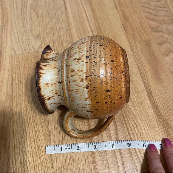 Rustic Pottery Ceramic Pitcher and Jug Set Signed Tan Boho Decor - Picture 10 of 10